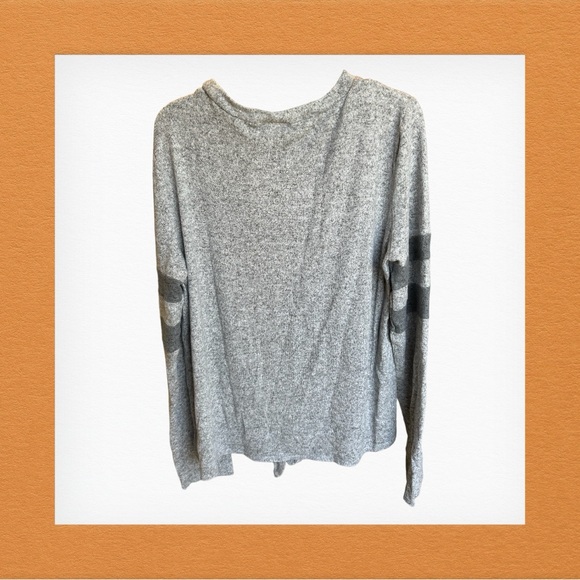 Knot Hem Long Sleeve Top - Picture 2 of 5